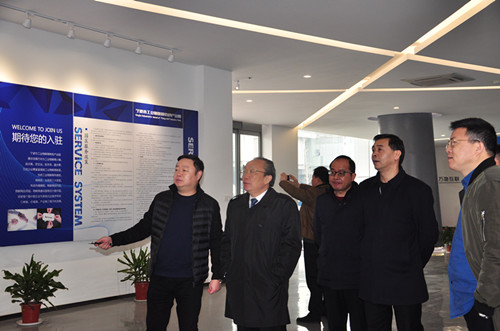 池州市政协主席张夏林、青阳县县长巩文生一行调研hth官网入口