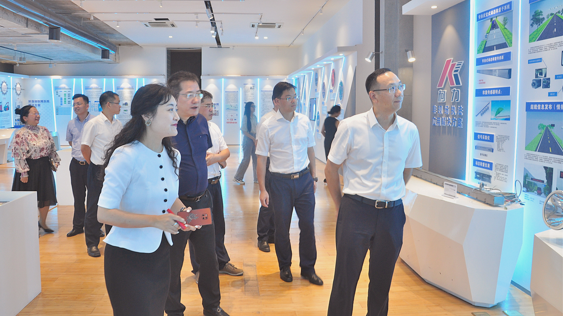 宁波市江北区委副书记、代区长许会祥一行莅临hth官网入口传感考察调研