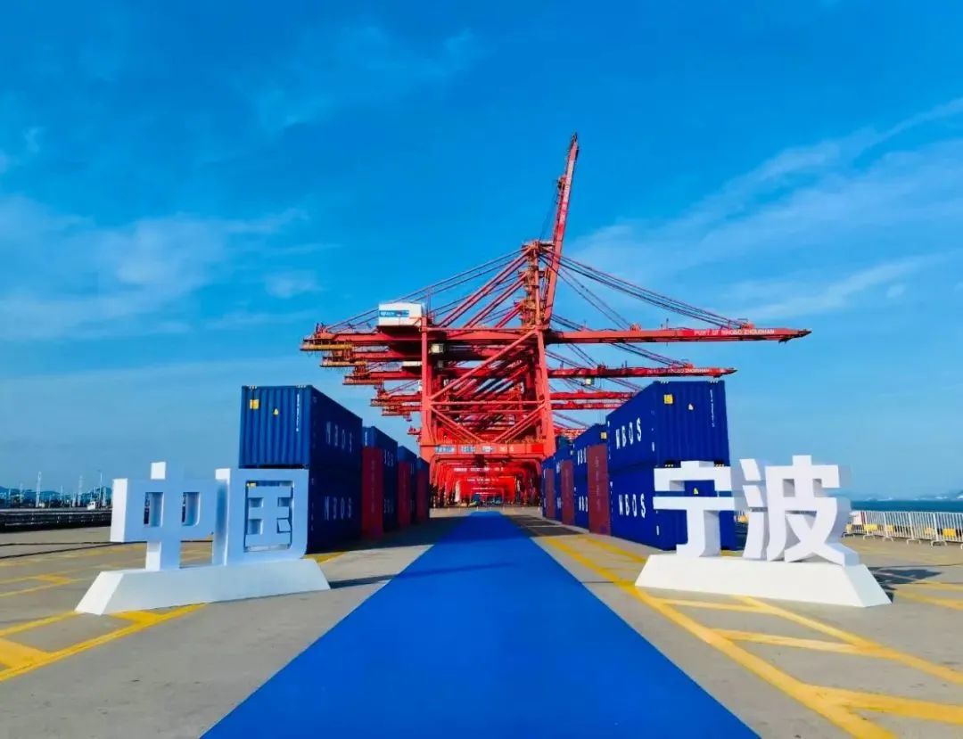 火炬手！hth官网入口集团董事长柯建东先生为亚运会加油！