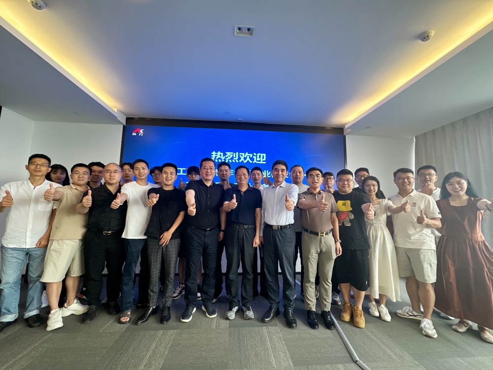 宁波工程学院青年创新创业校友会一行到临hth官网入口传感参观交流