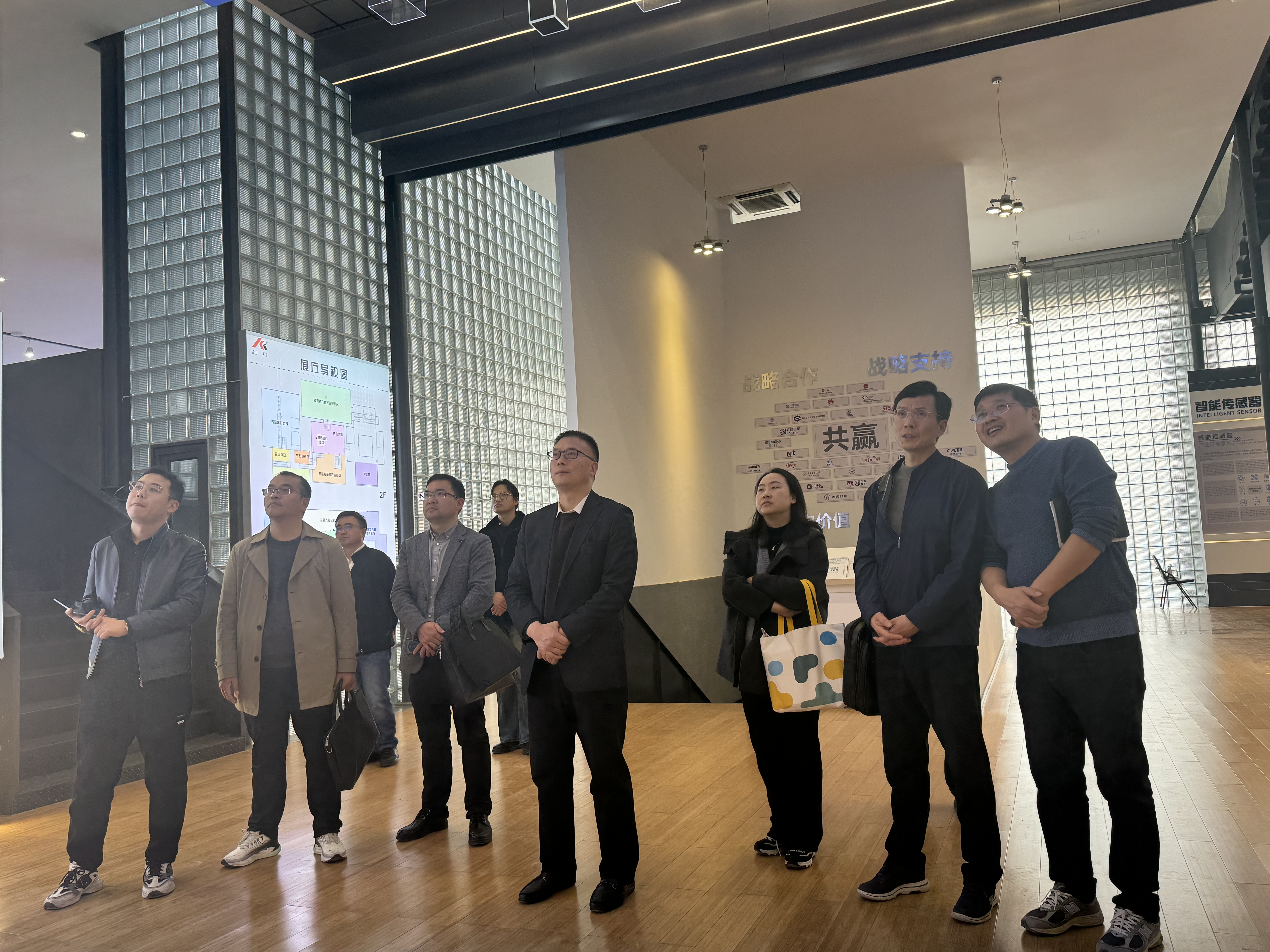 宁波市数据局党组书记戴云一行莅临hth官网入口传感考察调研